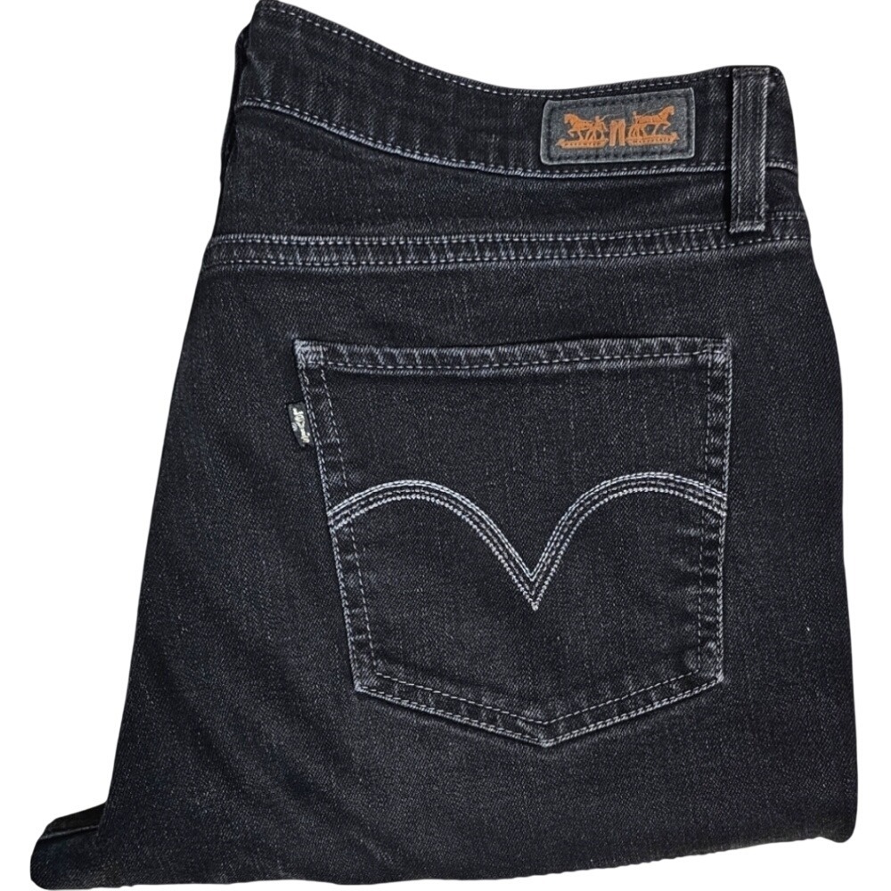 Black Levis with no tags.  In between a straight and skinny.  Waist is 17.